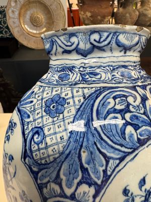 A fine blue and white Dutch Delft five-piece chinoiserie garniture — photo 124