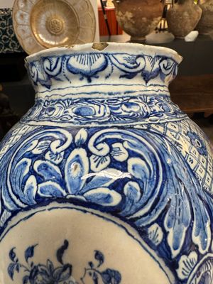 A fine blue and white Dutch Delft five-piece chinoiserie garniture — photo 125