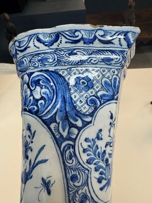 A fine blue and white Dutch Delft five-piece chinoiserie garniture — photo 13