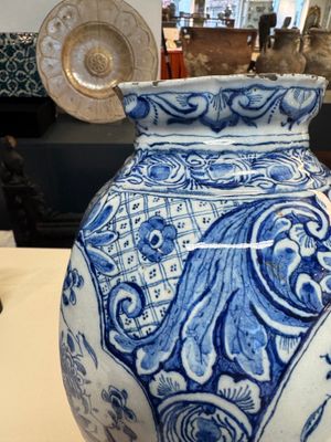 A fine blue and white Dutch Delft five-piece chinoiserie garniture — photo 132