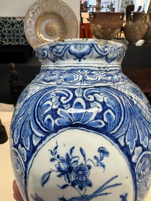 A fine blue and white Dutch Delft five-piece chinoiserie garniture — photo 133