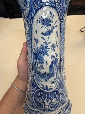 A fine blue and white Dutch Delft five-piece chinoiserie garniture — photo 15