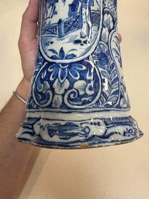 A fine blue and white Dutch Delft five-piece chinoiserie garniture — photo 17