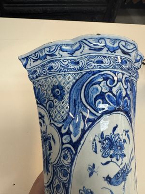 A fine blue and white Dutch Delft five-piece chinoiserie garniture — photo 2