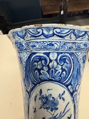 A fine blue and white Dutch Delft five-piece chinoiserie garniture — photo 23