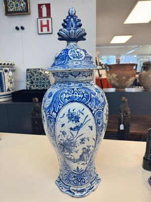 A fine blue and white Dutch Delft five-piece chinoiserie garniture — photo 47