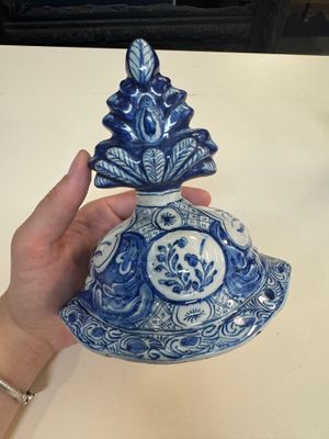 A fine blue and white Dutch Delft five-piece chinoiserie garniture — photo 48