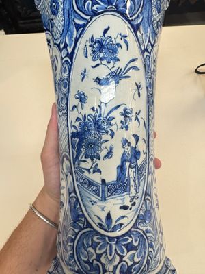 A fine blue and white Dutch Delft five-piece chinoiserie garniture — photo 5