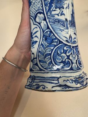 A fine blue and white Dutch Delft five-piece chinoiserie garniture — photo 6