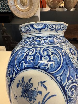 A fine blue and white Dutch Delft five-piece chinoiserie garniture — photo 64