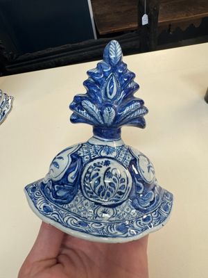 A fine blue and white Dutch Delft five-piece chinoiserie garniture — photo 81