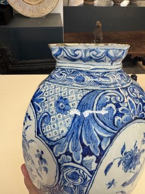 A fine blue and white Dutch Delft five-piece chinoiserie garniture — photo 90