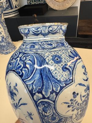 A fine blue and white Dutch Delft five-piece chinoiserie garniture — photo 92