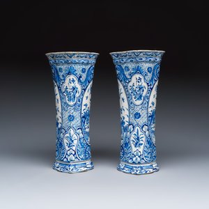 A fine blue and white Dutch Delft five-piece chinoiserie garniture — photo 11