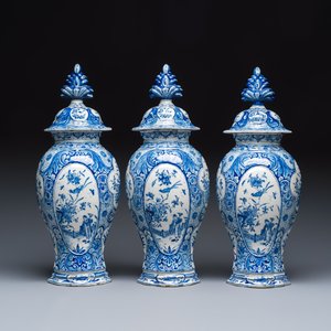 A fine blue and white Dutch Delft five-piece chinoiserie garniture — photo 2