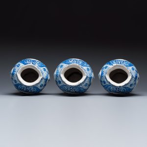 A fine blue and white Dutch Delft five-piece chinoiserie garniture — photo 6