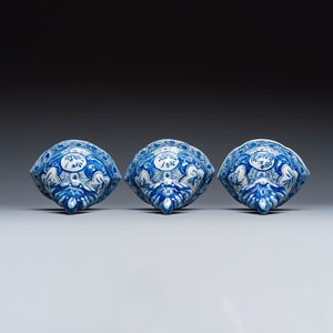 A fine blue and white Dutch Delft five-piece chinoiserie garniture — photo 8