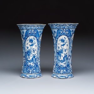 A fine blue and white Dutch Delft five-piece chinoiserie garniture — photo 10