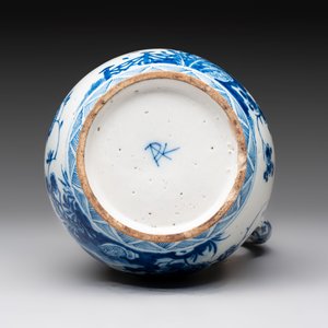 A fine blue and white Dutch Delft jug with pewter cover, early 18th C. — 照片 8