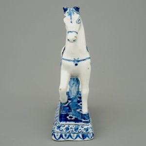 A fine blue and white Dutch Delft model of a horse, 18th C. — 照片 3