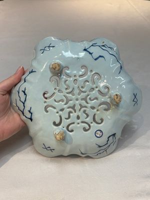A fine blue and white Dutch Delft strawberry strainer and stand, 18th C. — photo 14