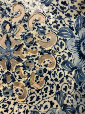 A fine blue and white Dutch Delft strawberry strainer and stand, 18th C. — photo 18