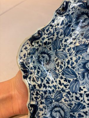 A fine blue and white Dutch Delft strawberry strainer and stand, 18th C. — photo 7