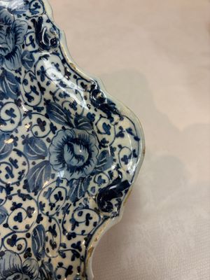 A fine blue and white Dutch Delft strawberry strainer and stand, 18th C. — photo 8