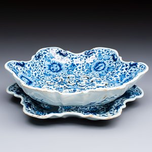 A fine blue and white Dutch Delft strawberry strainer and stand, 18th C. — photo 1
