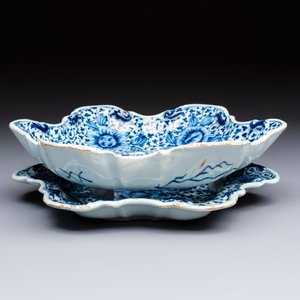 A fine blue and white Dutch Delft strawberry strainer and stand, 18th C. — photo 2