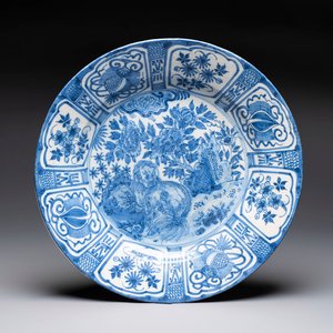A fine blue and white Dutch Delft Wanli-style 'lion' dish, 17th C. — 照片 1