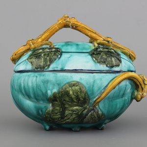 A fine Brussels faience turquoise ground melon-shaped tureen and cover, 18th C. — 照片 1