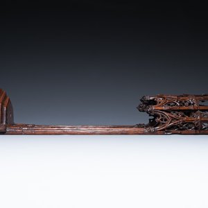 A fine carved oak niche with gothic architectural crowning, 15/16th C. — 照片 5