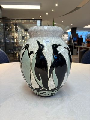 A fine Charles Catteau for Boch Kéramis 'Penguin' vase, early 20th C. — photo 1