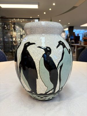 A fine Charles Catteau for Boch Kéramis 'Penguin' vase, early 20th C. — photo 2