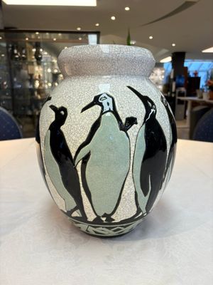 A fine Charles Catteau for Boch Kéramis 'Penguin' vase, early 20th C. — photo 3