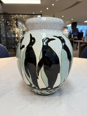 A fine Charles Catteau for Boch Kéramis 'Penguin' vase, early 20th C. — photo 4