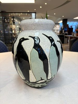 A fine Charles Catteau for Boch Kéramis 'Penguin' vase, early 20th C. — photo 5