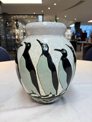 A fine Charles Catteau for Boch Kéramis 'Penguin' vase, early 20th C. — photo 6