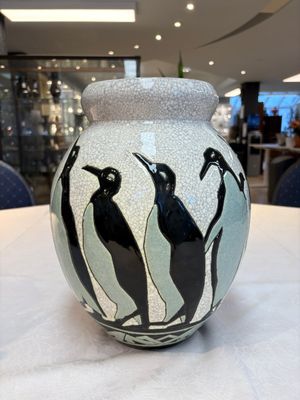 A fine Charles Catteau for Boch Kéramis 'Penguin' vase, early 20th C. — photo 7