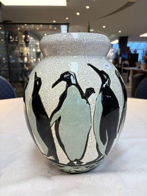 A fine Charles Catteau for Boch Kéramis 'Penguin' vase, early 20th C. — photo 8