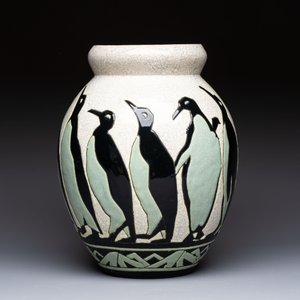 A fine Charles Catteau for Boch Kéramis 'Penguin' vase, early 20th C. — photo 3
