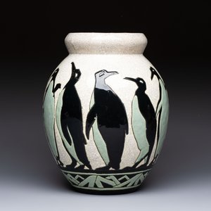 A fine Charles Catteau for Boch Kéramis 'Penguin' vase, early 20th C. — photo 4