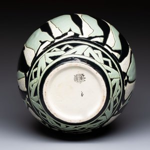 A fine Charles Catteau for Boch Kéramis 'Penguin' vase, early 20th C. — photo 6