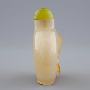 A fine Chinese agate snuff bottle with Liu Hai, 18/19th C. — 照片 2