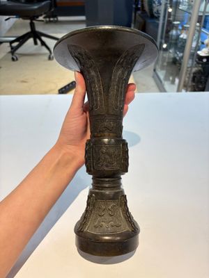 A fine Chinese archaistic bronze 'Gu' vase, Ming — photo 8