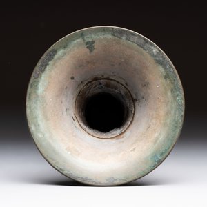 A fine Chinese archaistic bronze 'Gu' vase, Ming — photo 5