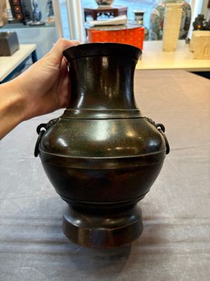 A fine Chinese archaistic bronze 'hu' vase, Song/Yuan — 照片 1