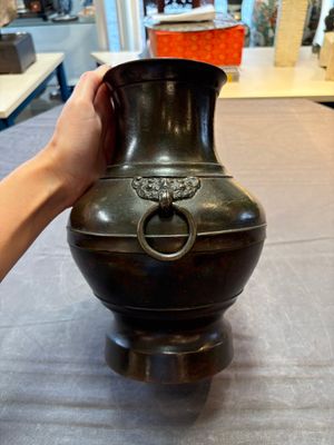 A fine Chinese archaistic bronze 'hu' vase, Song/Yuan — 照片 2