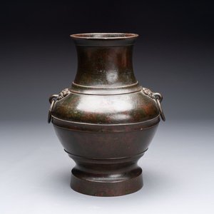 A fine Chinese archaistic bronze 'hu' vase, Song/Yuan — 照片 1